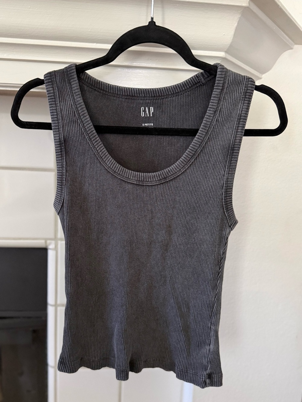 GAP Ribbed Tank Tops in Charcoal Gray
